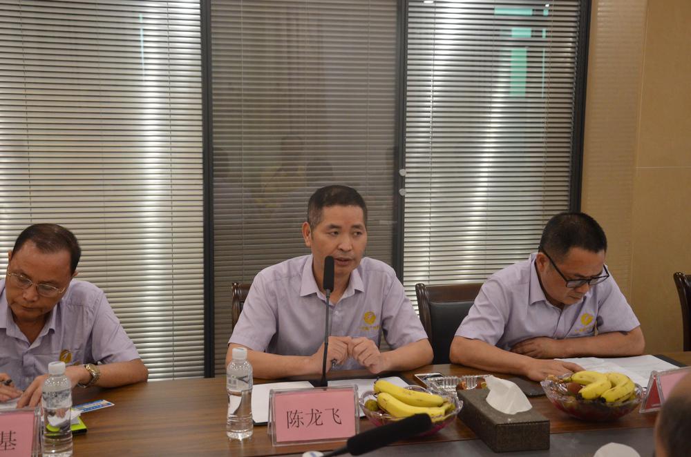 广宁商会会长陈龙飞发言.JPG